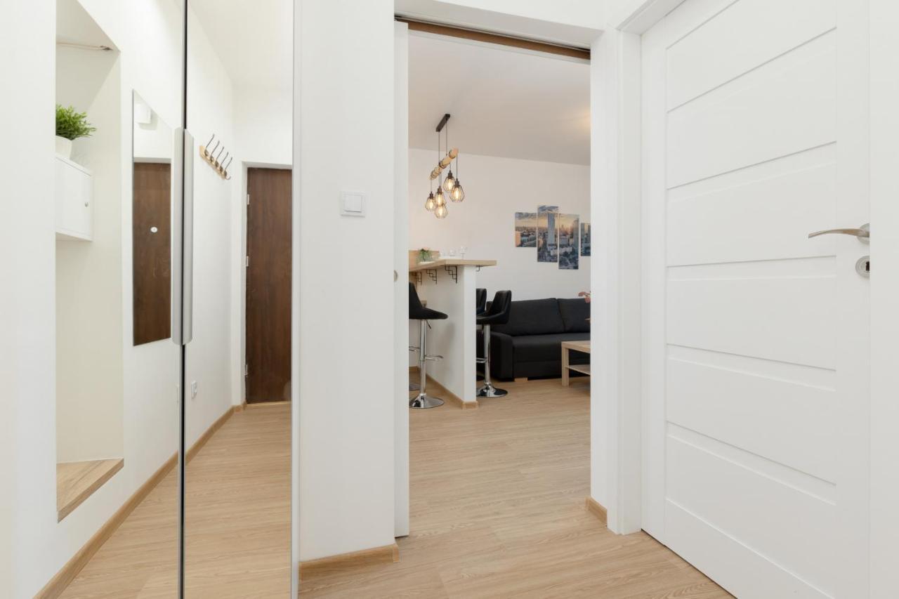 Roomy Apartment Oczapowskiego In Bielany By Noclegi Renters Varšava Exteriér fotografie